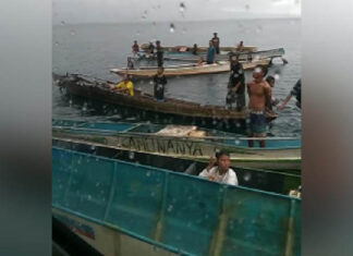 Protes Ombak Besar, Warga Tahan Kapal Cepat di Lautan Cempedak Konsel Protes Ombak Besar, Warga Tahan Kapal Cepat di Lautan Cempedak Konsel