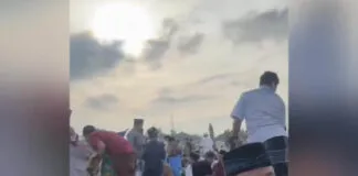 Jamaah Salat Idul Fitri Membubarkan Diri Usai Khatib Khotbah soal Pemilu Curang Jamaah Salat Idul Fitri Membubarkan Diri Usai Khatib Khotbah soal Pemilu Curang