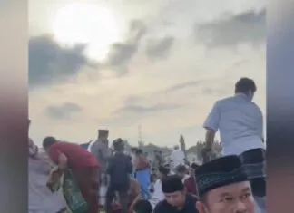 Jamaah Salat Idul Fitri Membubarkan Diri Usai Khatib Khotbah soal Pemilu Curang Jamaah Salat Idul Fitri Membubarkan Diri Usai Khatib Khotbah soal Pemilu Curang