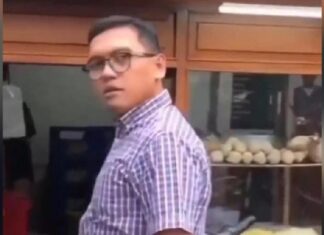 Pertamina Copot Jabatan Arie Febriant Usai Viral Ludahi Pengendara Lain Pertamina Copot Jabatan Arie Febriant Usai Viral Ludahi Pengendara Lain