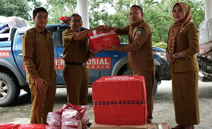 Pemprov Sultra Kembali Salurkan Bantuan Sosial Korban Banjir Konawe Utara