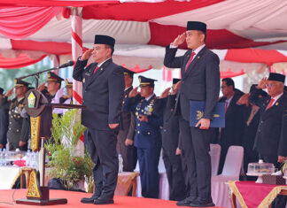 Andap Budhi Pimpin Upacara Harkitnas ke-116 di Sultra, Usung Tema “Bangkit untuk Indonesia Emas” Andap Budhi Pimpin Upacara Harkitnas ke-116 di Sultra, Usung Tema "Bangkit untuk Indonesia Emas"