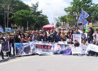 Jurnalis di Kendari Tolak Revisi UU Penyiaran yang Ancam Kemerdekaan Pers Jurnalis di Kendari Tolak Revisi UU Penyiaran yang Ancam Kemerdekaan Pers