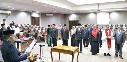 Rektor UHO Lantik 12 Pejabat Nonstruktural, Dekan FKIP, FEB dan FP Termasuk Didalamnya Rektor UHO Lantik 12 Pejabat Nonstruktural, Dekan FKIP, FEB dan FP Termasuk Didalamnya