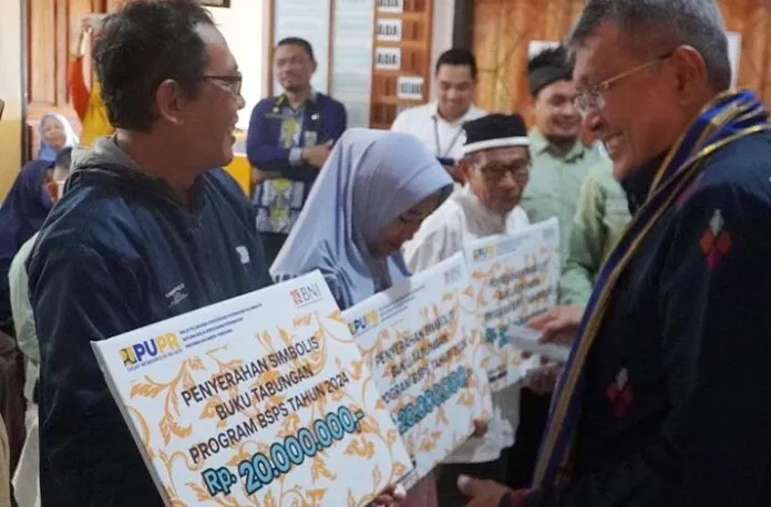Pj Walikota Kendari Salurkan Bantuan Stimulan Perumahan Swadaya (BSPS) untuk 179 Rumah