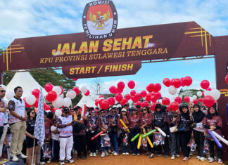 Pilkada 27 November Disosialisasikan Melalui Jalan Sehat KPU Sultra yang Meriah Pilkada 27 November Disosialisasikan Melalui Jalan Sehat KPU Sultra yang Meriah