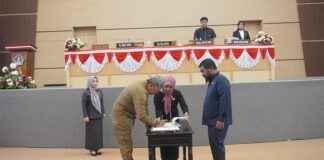 DPRD dan Pemkot Kendari Sepakati KUA-PPAS APBD 2025, Fokus pada Pembangunan dan Kesejahteraan Masyarakat DPRD dan Pemkot Kendari Sepakati KUA-PPAS APBD 2025, Fokus pada Pembangunan dan Kesejahteraan Masyarakat