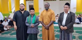 Mantan Pelatih Timnas Indonesia Jacksen F. Tiago Resmi Jadi Mualaf Mantan Pelatih Timnas Indonesia Jacksen F. Tiago Resmi Jadi Mualaf