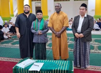 Mantan Pelatih Timnas Indonesia Jacksen F. Tiago Resmi Jadi Mualaf Mantan Pelatih Timnas Indonesia Jacksen F. Tiago Resmi Jadi Mualaf