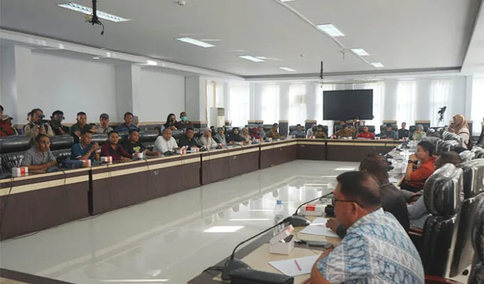 DPRD Kendari Desak Swalayan Megros Buka Akses Jalan Warga