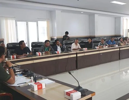 DPRD Kendari Desak Pertamina Hapus Denda Pangkalan Gas 3 Kg DPRD Kendari Desak Pertamina Hapus Denda Pangkalan Gas 3 Kg
