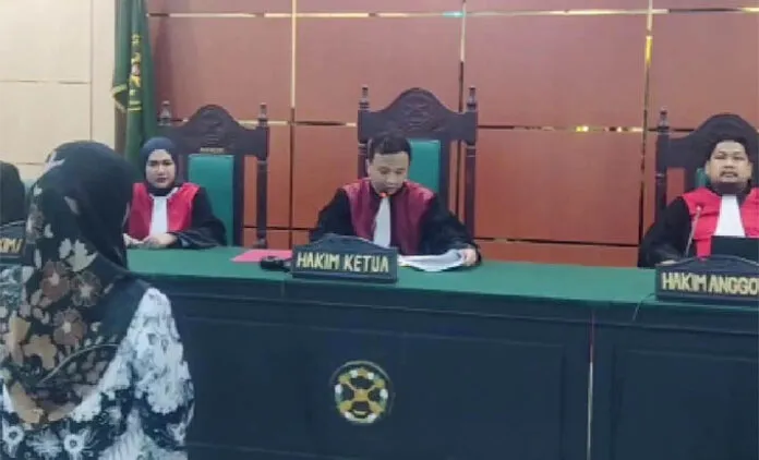 guruhonorersupriyani Guru Honorer Supriyani Divonis Bebas dari Tuduhan Penganiayaan