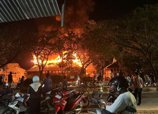 Breaking News : Kebakaran Landa Pasar Pelelangan Ikan Kendari Breaking News : Kebakaran Landa Pasar Pelelangan Ikan Kendari