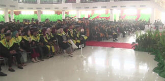 UHO Wisuda 1.103 Sarjana Periode Juli-Oktober, Rektor Berpesan Siap Hadapi Perubahan UHO Wisuda 1.103 Sarjana Periode Juli-Oktober, Rektor Berpesan Siap Hadapi Perubahan