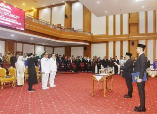 Parinringi Jabat Pj Wali Kota Kendari, Pahri Yamsul Pimpin Muna Barat Parinringi Jabat Pj Wali Kota Kendari, Pahri Yamsul Pimpin Muna Barat