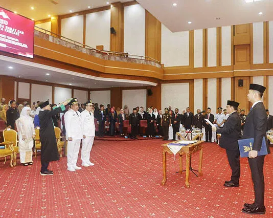 Parinringi Jabat Pj Wali Kota Kendari, Pahri Yamsul Pimpin Muna Barat Parinringi Jabat Pj Wali Kota Kendari, Pahri Yamsul Pimpin Muna Barat