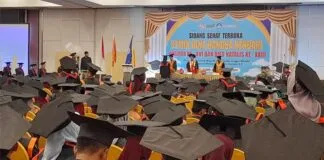 STMIK Bina Bangsa Kendari Wisuda Ratusan Sarjana Baru STMIK Bina Bangsa Kendari Wisuda Ratusan Sarjana Baru