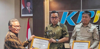 Pemda Konut Kembali Sabet Juara 1 Penyaluran Dana Desa Tahap II Terbaik di Sultra Pemda Konut Kembali Sabet Juara 1 Penyaluran Dana Desa Tahap II Terbaik di Sultra