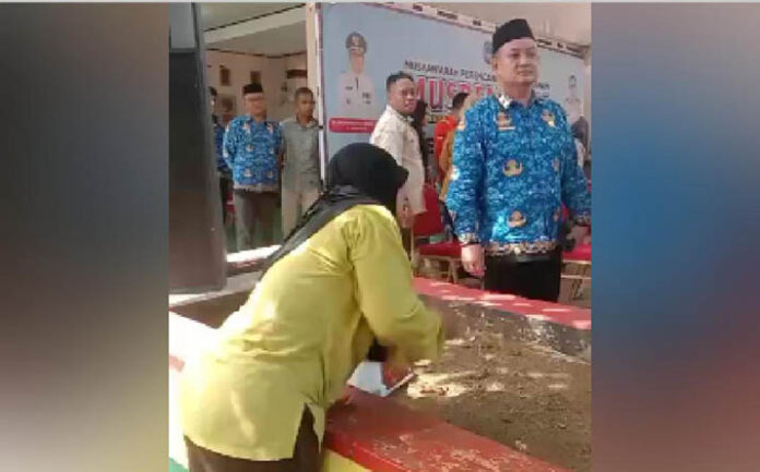 Tenaga Kebersihan di Pomalaa Mengaku 6 Tahun Mengabdi, SK Tak Kunjung Datang