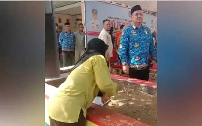 Tenaga Kebersihan di Pomalaa Mengaku 6 Tahun Mengabdi, SK Tak Kunjung Datang