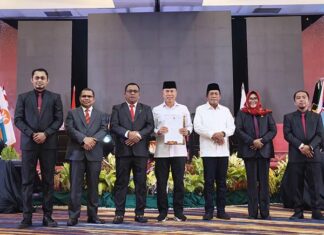 KPU Sultra Tetapkan Andi Sumangerukka dan Hugua sebagai Gubernur dan Wakil Gubernur Terpilih Periode 2025-2030 KPU Sultra Tetapkan Andi Sumangerukka dan Hugua sebagai Gubernur dan Wakil Gubernur Terpilih Periode 2025-2030