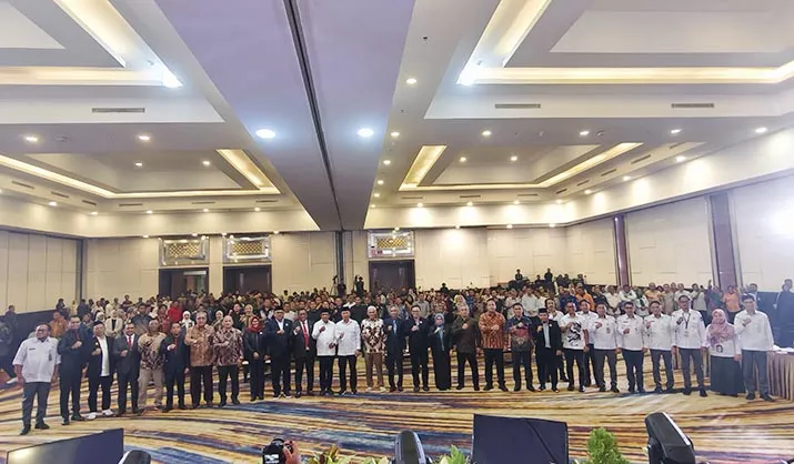 KPU Sultra Tetapkan Andi Sumangerukka dan Hugua sebagai Gubernur dan Wakil Gubernur Terpilih Periode 2025-2030