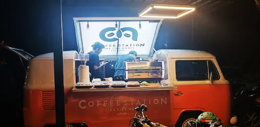 Ketika Mobil Klasik Bertemu Kopi Berkualitas: Garkot – Coffee Station Hadir di Kendari Ketika Mobil Klasik Bertemu Kopi Berkualitas: Garkot - Coffee Station Hadir di Kendari
