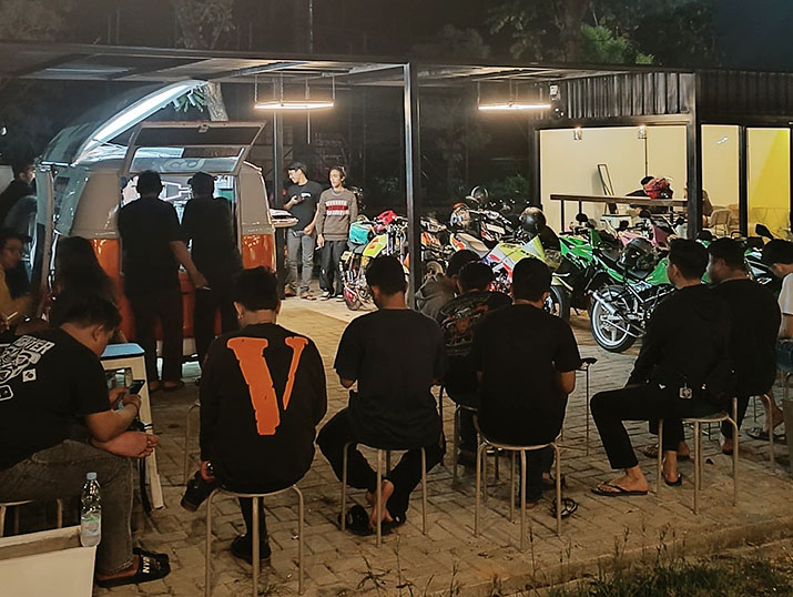 Ketika Mobil Klasik Bertemu Kopi Berkualitas: Garkot - Coffee Station Hadir di Kendari