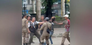 Anggota Satpol PP Kendari Keroyok Pedagang hingga Viral di Media Sosial Anggota Satpol PP Kendari Keroyok Pedagang hingga Viral di Media Sosial