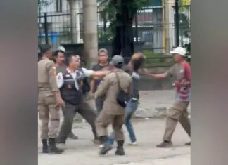 Anggota Satpol PP Kendari Keroyok Pedagang hingga Viral di Media Sosial Anggota Satpol PP Kendari Keroyok Pedagang hingga Viral di Media Sosial
