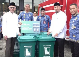Kalla Toyota Serahkan Bantuan CSR untuk Pemkot Kendari: Mobil Damkar dan Tempat Sampah Kalla Toyota Serahkan Bantuan CSR untuk Pemkot Kendari: Mobil Damkar dan Tempat Sampah