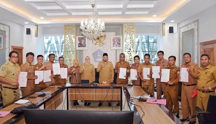 selurah_kendari Camat dan Lurah Se-Kota Kendari Teken Pakta Integritas Penanganan Sampah