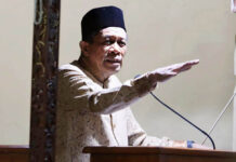 Wagub Sultra Serahkan Bantuan Dana Hibah Saat Safari Ramadan di Tomia Wagub Sultra Serahkan Bantuan Dana Hibah Saat Safari Ramadan di Tomia