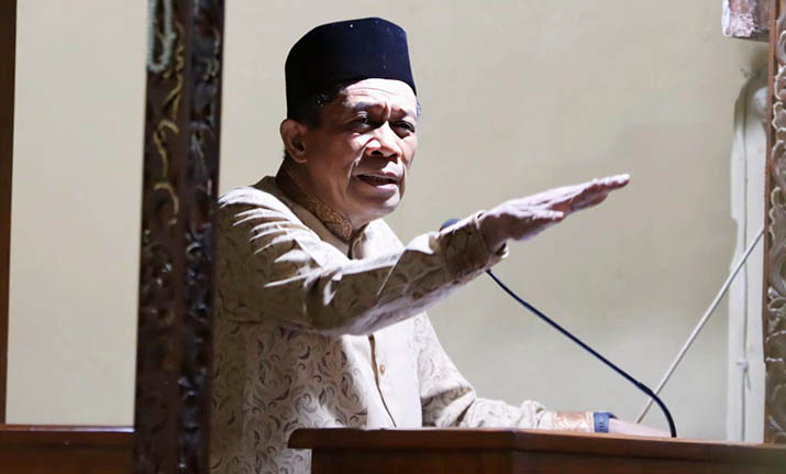 wagub_ceramah Wagub Sultra Serahkan Bantuan Dana Hibah Saat Safari Ramadan di Tomia