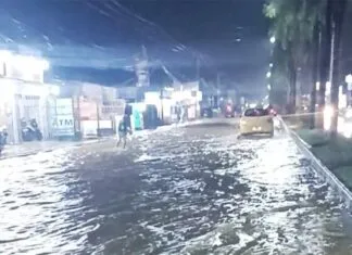 Hujan Deras Guyur Kota Kendari, Sejumlah Ruas Jalan Tergenang Air Hujan Deras Guyur Kota Kendari, Sejumlah Ruas Jalan Tergenang Air