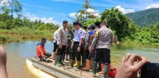 Gubernur Sultra Tinjau Langsung Banjir Konawe Utara, Siapkan Solusi Jangka Panjang dan Pendek Gubernur Sultra Tinjau Langsung Banjir Konawe Utara, Siapkan Solusi Jangka Panjang dan Pendek