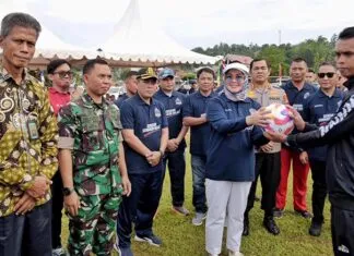 Wali Kota Kendari Buka Turnamen Sepak Bola Wali Kota Cup 1 Semarakkan HUT ke-194 Kota Wali Kota Kendari Buka Turnamen Sepak Bola Wali Kota Cup 1 Semarakkan HUT ke-194 Kota