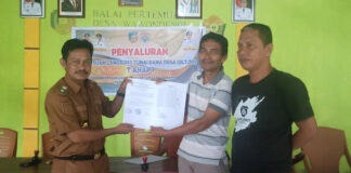 Warga Wawondengi Konsel Terima BLT-DD, Kepala Desa Tekankan Pemanfaatan Tepat Guna Pemdes Wawondengi Salurkan BLT-DD Tahap I Tahun 2025 kepada 24 KPM