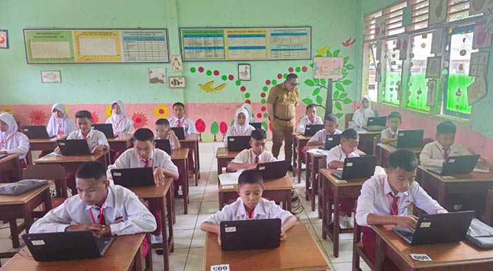 asesmenkonut Asesmen Tingkat SD di Konawe Utara Dimulai, Kadis Dikbud Pantau Langsung Kesiapan Sekolah