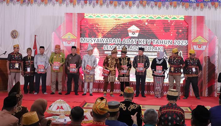 lembagaadat Sekda Konawe Utara Hadiri Pembukaan Musyawarah Adat Tolaki di Konawe