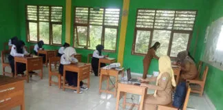 SMPN 1 Molawe Gelar Asesmen Sumatif Berbasis Digital, Dikbud Konut Lakukan Pemantauan SMPN 1 Molawe Gelar Asesmen Sumatif Berbasis Digital, Dikbud Konut Lakukan Pemantauan
