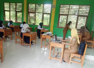 SMPN 1 Molawe Gelar Asesmen Sumatif Berbasis Digital, Dikbud Konut Lakukan Pemantauan SMPN 1 Molawe Gelar Asesmen Sumatif Berbasis Digital, Dikbud Konut Lakukan Pemantauan