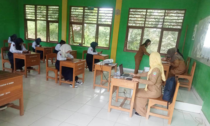 smp_molewe SMPN 1 Molawe Gelar Asesmen Sumatif Berbasis Digital, Dikbud Konut Lakukan Pemantauan