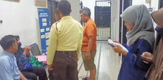 Respons Cepat Pemkot Kendari Evakuasi ODGJ di Dekat Masjid TVRI Melalui Call Center 112 Respons Cepat Pemkot Kendari Evakuasi ODGJ di Dekat Masjid TVRI Melalui Call Center 112