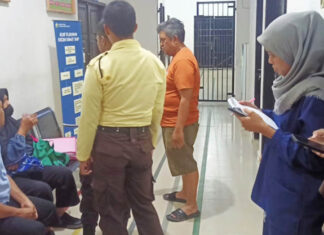 Respons Cepat Pemkot Kendari Evakuasi ODGJ di Dekat Masjid TVRI Melalui Call Center 112 Respons Cepat Pemkot Kendari Evakuasi ODGJ di Dekat Masjid TVRI Melalui Call Center 112