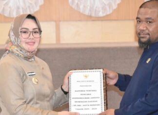 Wali Kota Kendari Serahkan Raperda RPJMD 2025–2029 ke DPRD Wali Kota Kendari Serahkan Raperda RPJMD 2025–2029 ke DPRD