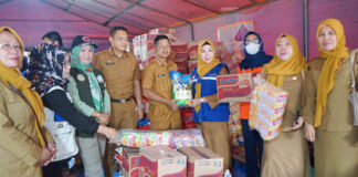 Sekretariat DPRD Kendari Beri Bantuan Kepada Korban Banjir Kali Wanggu Sekretariat DPRD Kendari Beri Bantuan Kepada Korban Banjir Kali Wanggu