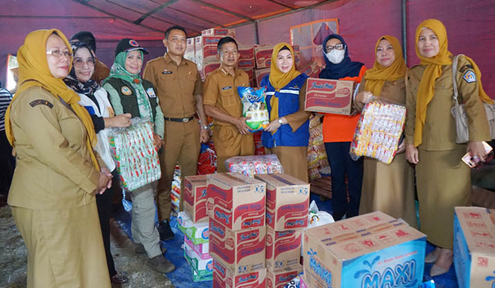 Sekretariat DPRD Kendari Beri Bantuan Kepada Korban Banjir Kali Wanggu
