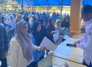 1.218 Calon Mahasiswa UHO Jalani Pemeriksaan Kesehatan Sebelum Resmi Kuliah 1.218 Calon Mahasiswa UHO Jalani Pemeriksaan Kesehatan Sebelum Resmi Kuliah