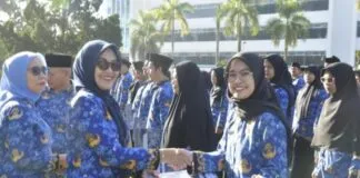 93 Dosen CPNS UHO Resmi Terima SK PNS, Didorong Tingkatkan Integritas dan Dedikasi 93 Dosen CPNS UHO Resmi Terima SK PNS, Didorong Tingkatkan Integritas dan Dedikasi